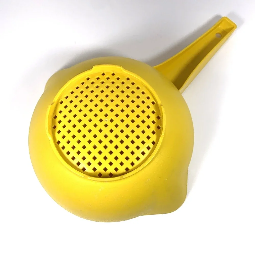 Vintage Tupperware‎ #1200 Yellow 1 Quart Strainer Colander W/Handle 11